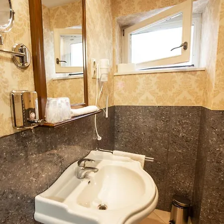 Mozart Hotel 4*
