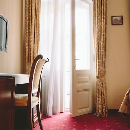 Отель Mozart 4*