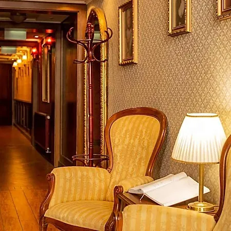 Hotel Mozart 4*