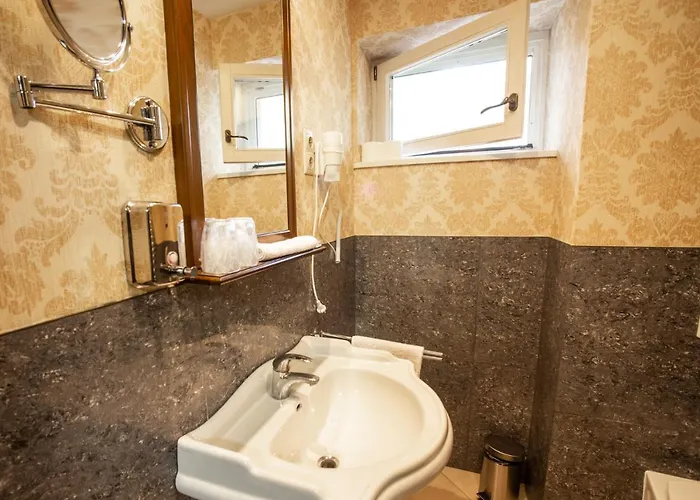 Mozart Hotell 4*